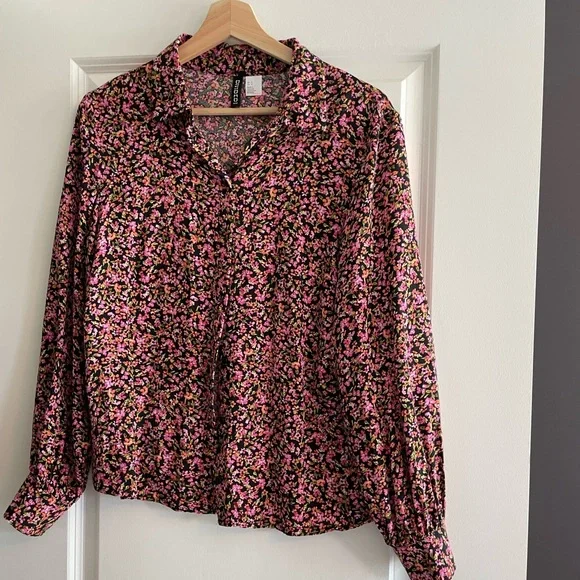 Floral button down blouse - Picture 1 of 3